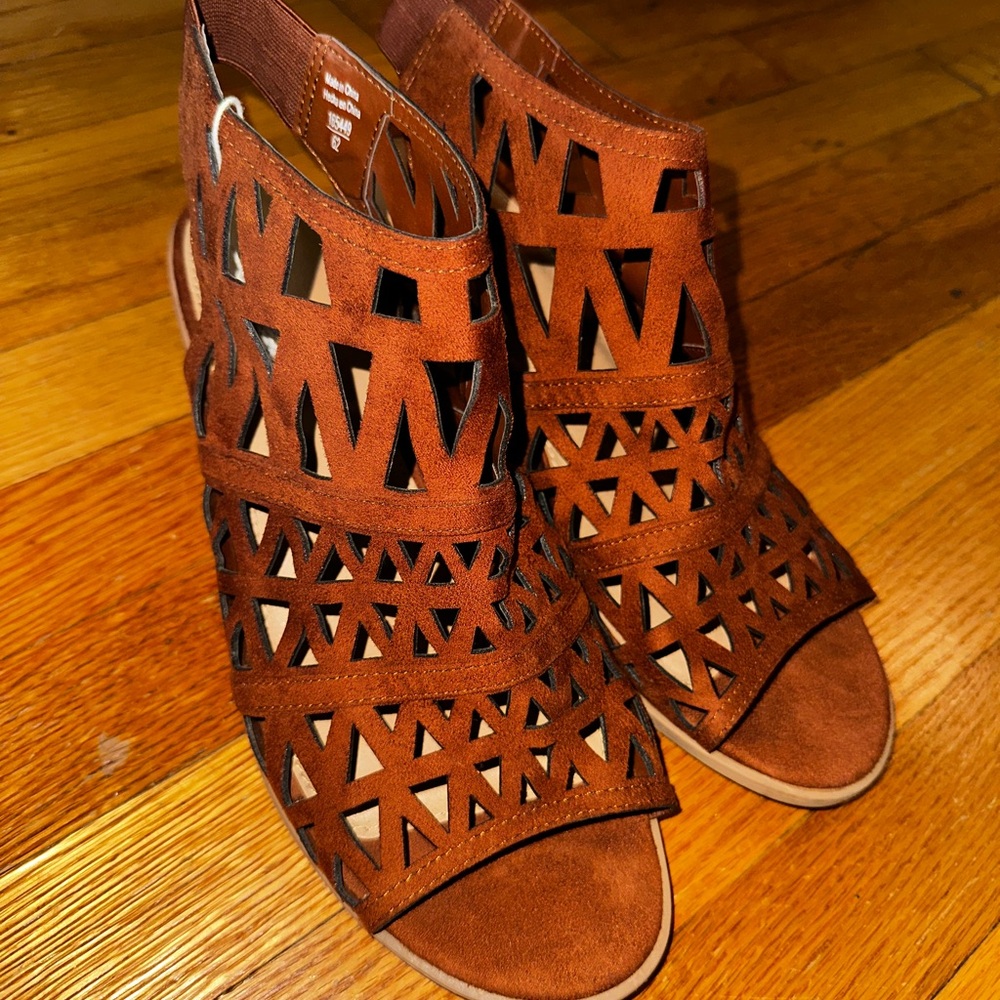 American Eagle Laser/Die Cut Brown Raquel Block Heel Open Toe Sandal Womens